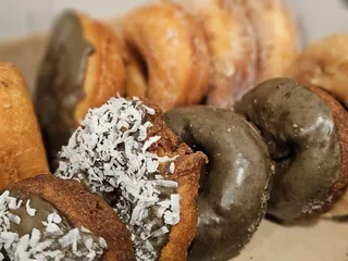 Happy Donut & Cronuts