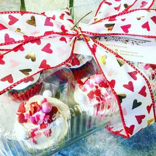 Valentine&apos;s cupcakes ! Available for purchase! So amazing.