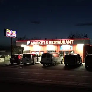 Always busy but easy access right off the 99 South. Nice owners and great food!!