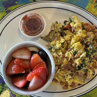 Ham and vegetable egg scramble with fresh fruit.