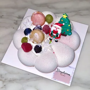 Christmas Strawberry Lava Mousse (6-8ppl) (12/2023)