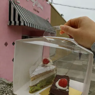 Strawberry Lava Mousse (6-8ppl)