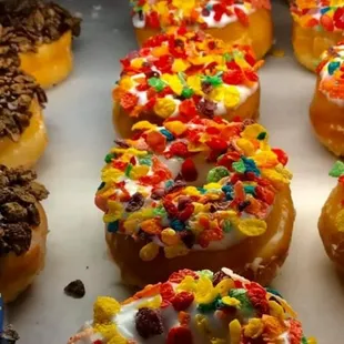 Yummy yummy yummy time 4 donuts in yur tummy...