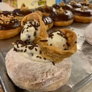 Cannoli Donut