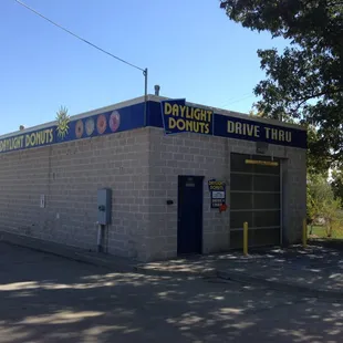 the front of a donut shop