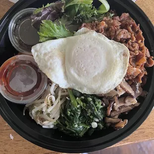 Bibimbap with spicy pork