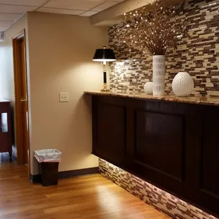 Enjoy our classy, newly renovated lobby, coming and going.