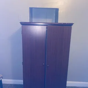 Don't know what you call this. Entire open space behind standing closet.