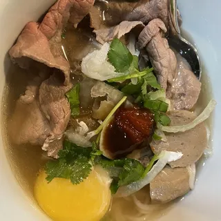 V1. Pho Dac Biet