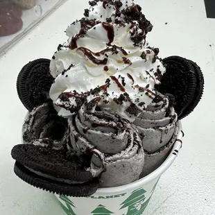 a cup of oreo ice cream