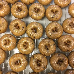 donuts on a cooling rack