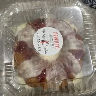Strawberry mini cake