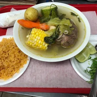Delicioso caldo de Res