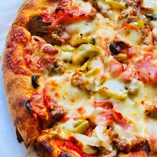 5. De Luca&apos;s Special Pizza
