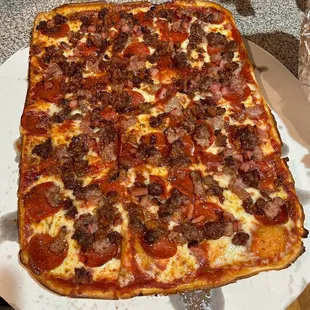 The meat lovers was a big hit with the entire group.