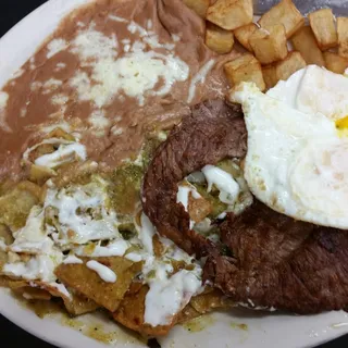 Chorizo en Salsa Verde con Nopales y Huevos Plate