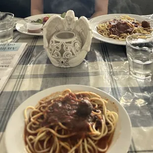 We got the spaghetti and some garlic bread