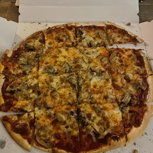 Sausage mushroom pizza