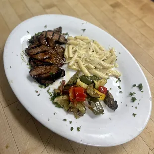 Tri-tip entree with penne pasta and vegetables