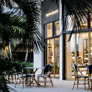 A one-of-a-kind dog-friendly café where Europe meets Hawaii.