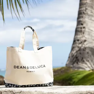 Pineapple Tote Bag, Summertime Edition is available for a limited time.
This item exclusive at Royal Hawaiian Center Store.