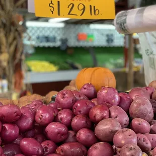a pile of red potatoes
