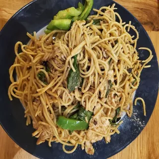 Stir Fried Spaghetti Green Curry with Chicken