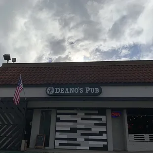 Deano&apos;s!