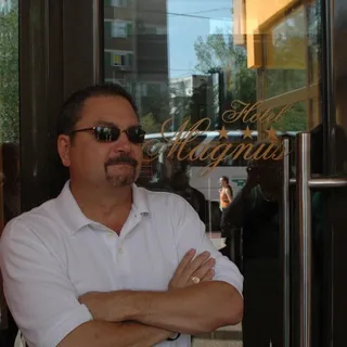 Ron V.