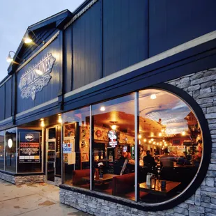 the outside of the restaurant