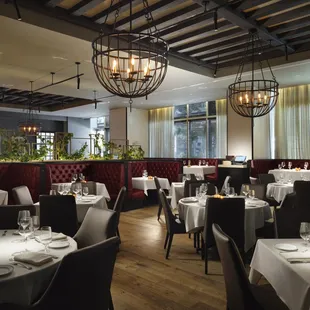 Main Dining Room at Dean&apos;s