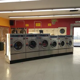Lots of washers &amp; dryers that hold varying sized loads