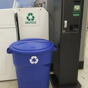 It's great to see a recycling receptacle!