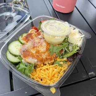 Salad w salmon cake