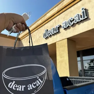 açaí bowl to go, love the bag