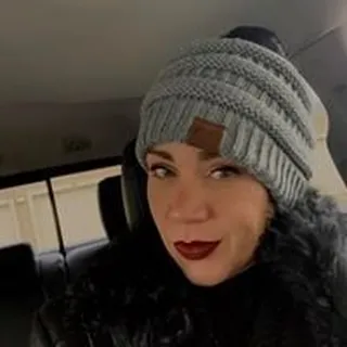 Mia V.