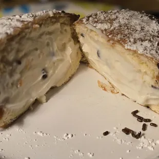 Cannoli paczki with a pudding like filling.