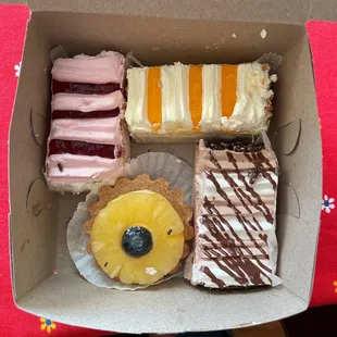 Mixed small box of cakes