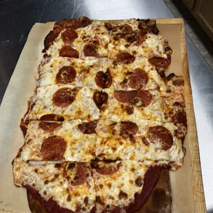 Pepperoni cheese pizza