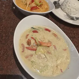 Green Curry and Red Curry with shrimp