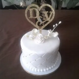 Intimate wedding cake.