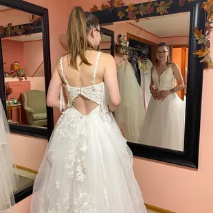 Trying on and pinning