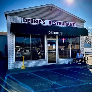 the outside of the restaurant