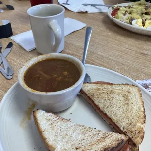 Vegetable Beef soup &amp; Fried Bologna sandwich