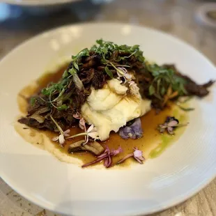 Braised beef &amp; pan jus (bite30)