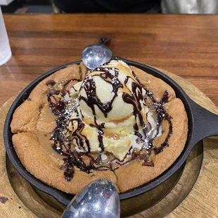 Cookie Skillet With Vanilla Ice Cream