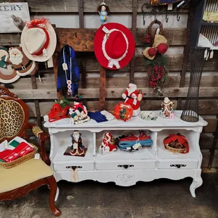 Such a cute vintage piece!