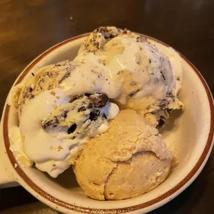gelato trio - 2 scoops of smores and 1 scoop of cinnamon gelato