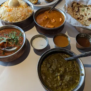 clockwise starting from the middle top: paneer masala, garlic naan, palak paneer, lamb vindaloo, shrimp biriyani!