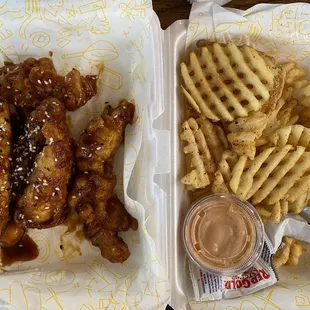 Boneless wings with garlic &amp; soy &amp; waffle fries